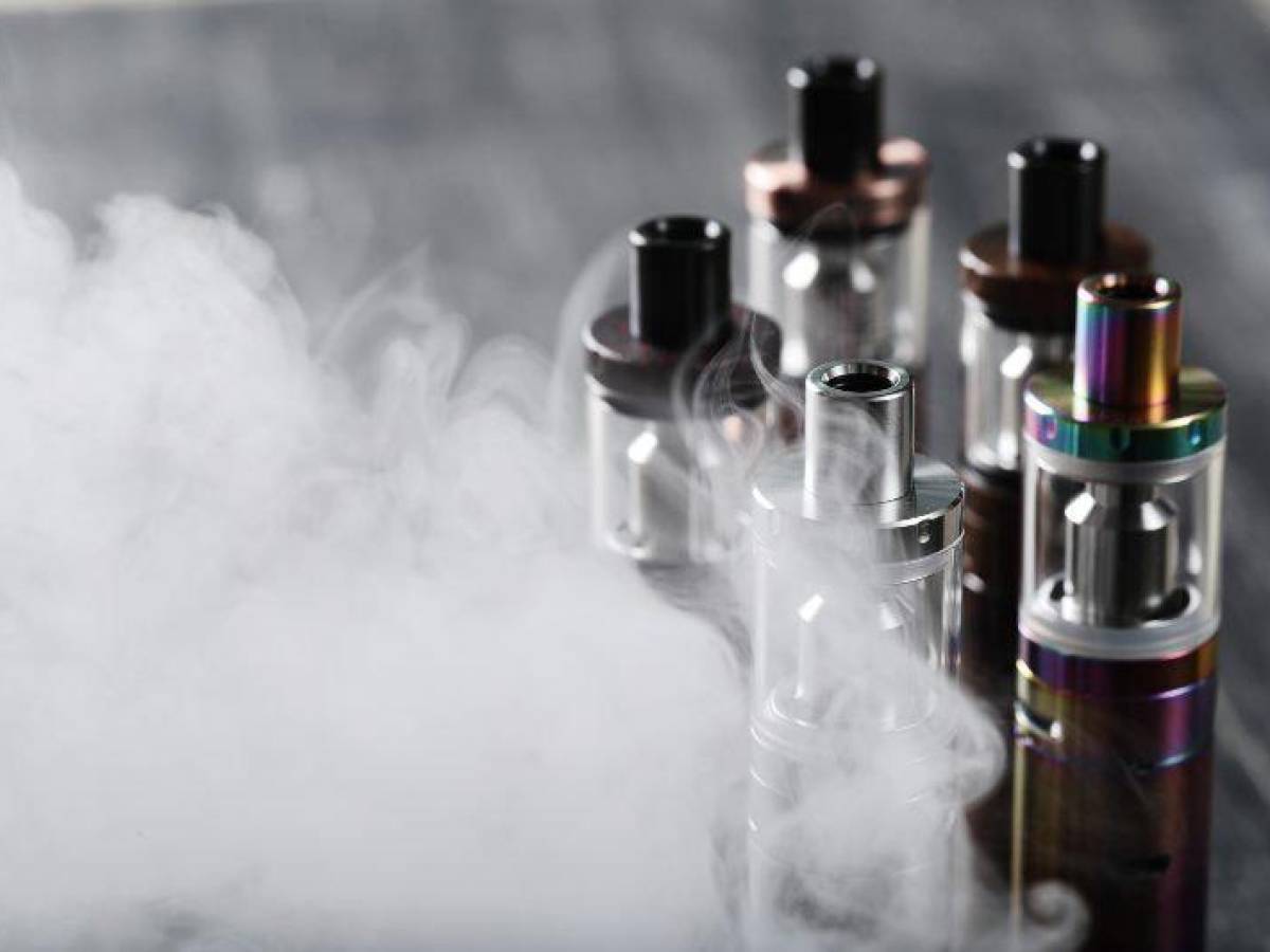 México prohíbe comercio de vapeadores y cigarros electrónicos