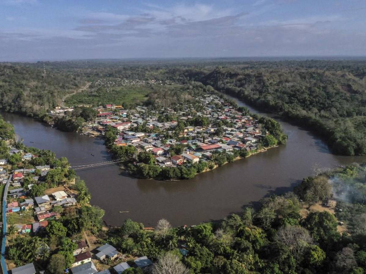 Panamá rompe récord de niños que atraviesan su inhóspita selva rumbo a EEUU