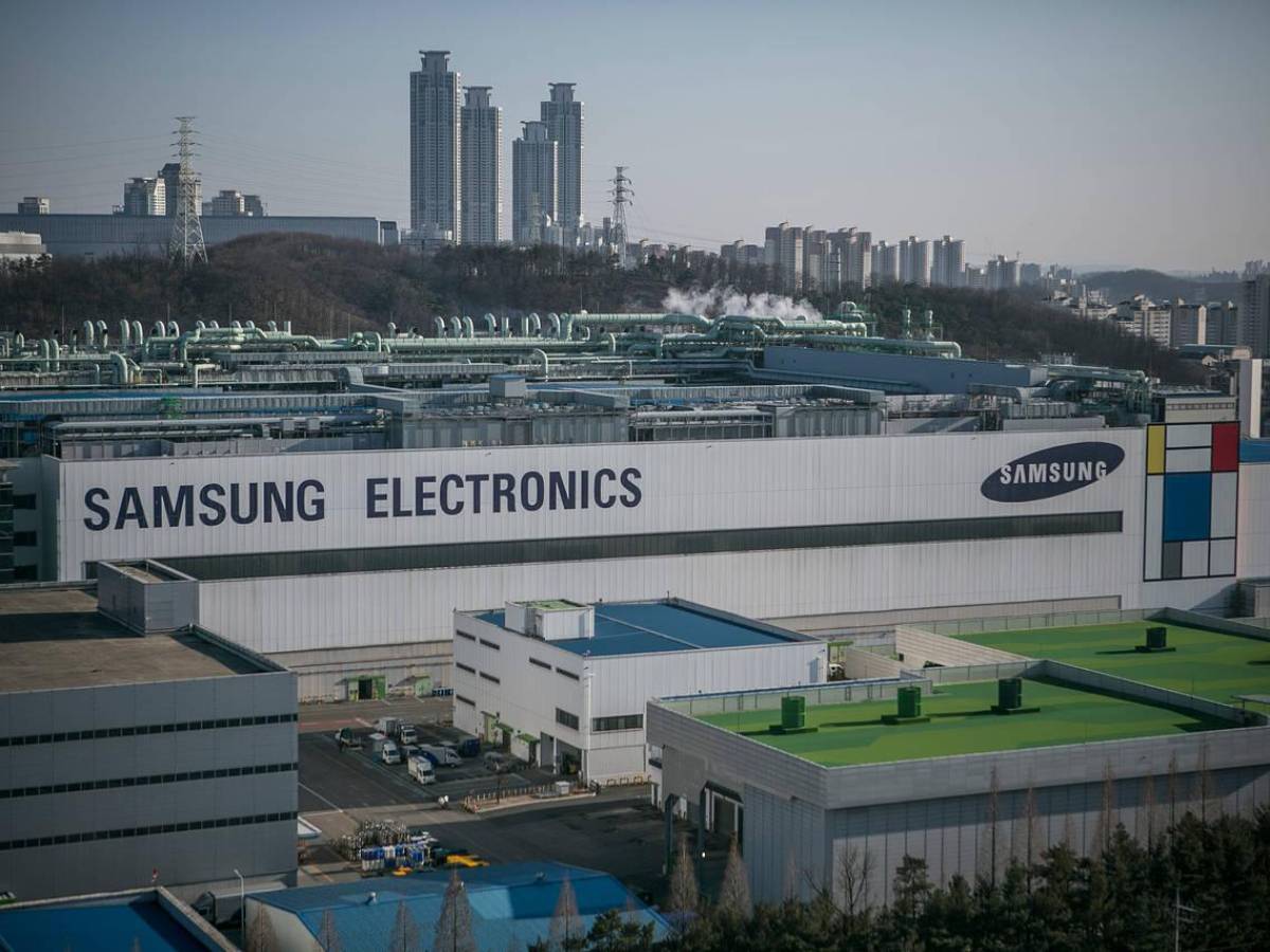 Samsung Electronics suspende los envíos de teléfonos y chips a Rusia