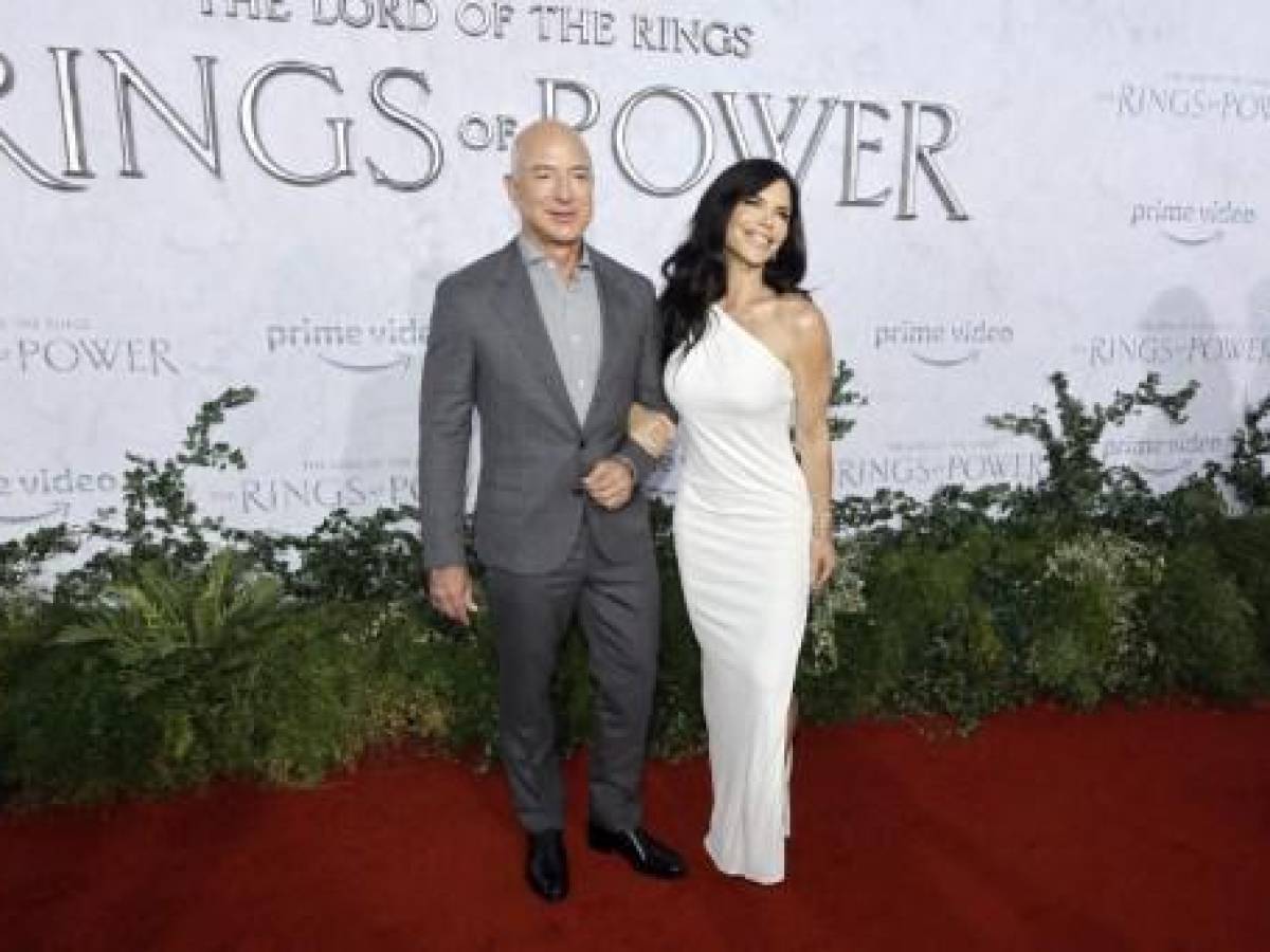 Jeff Bezos acude al estreno de la precuela de ‘El Señor de los Anillos’ de Amazon