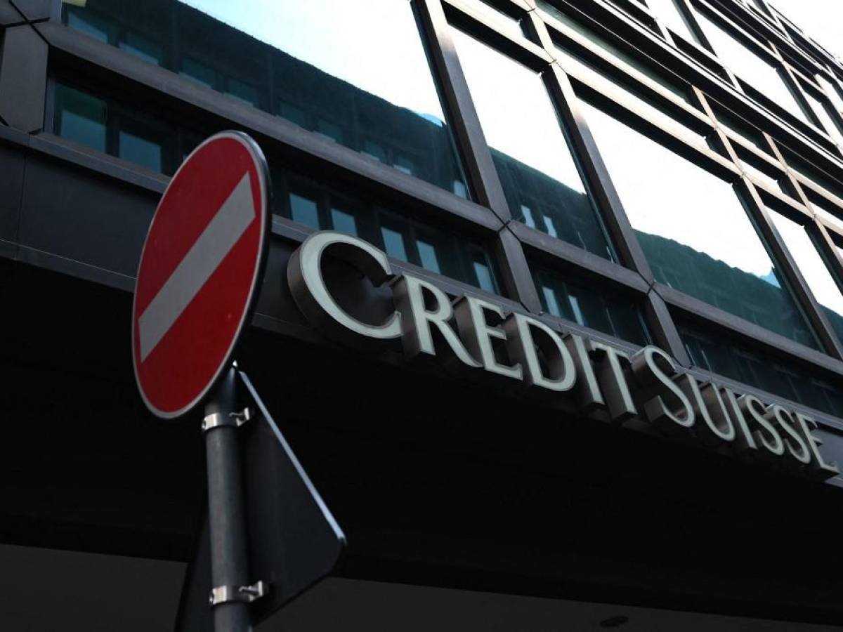 Sigue volatilidad bursátil pese a la compra de Credit Suisse por UBS