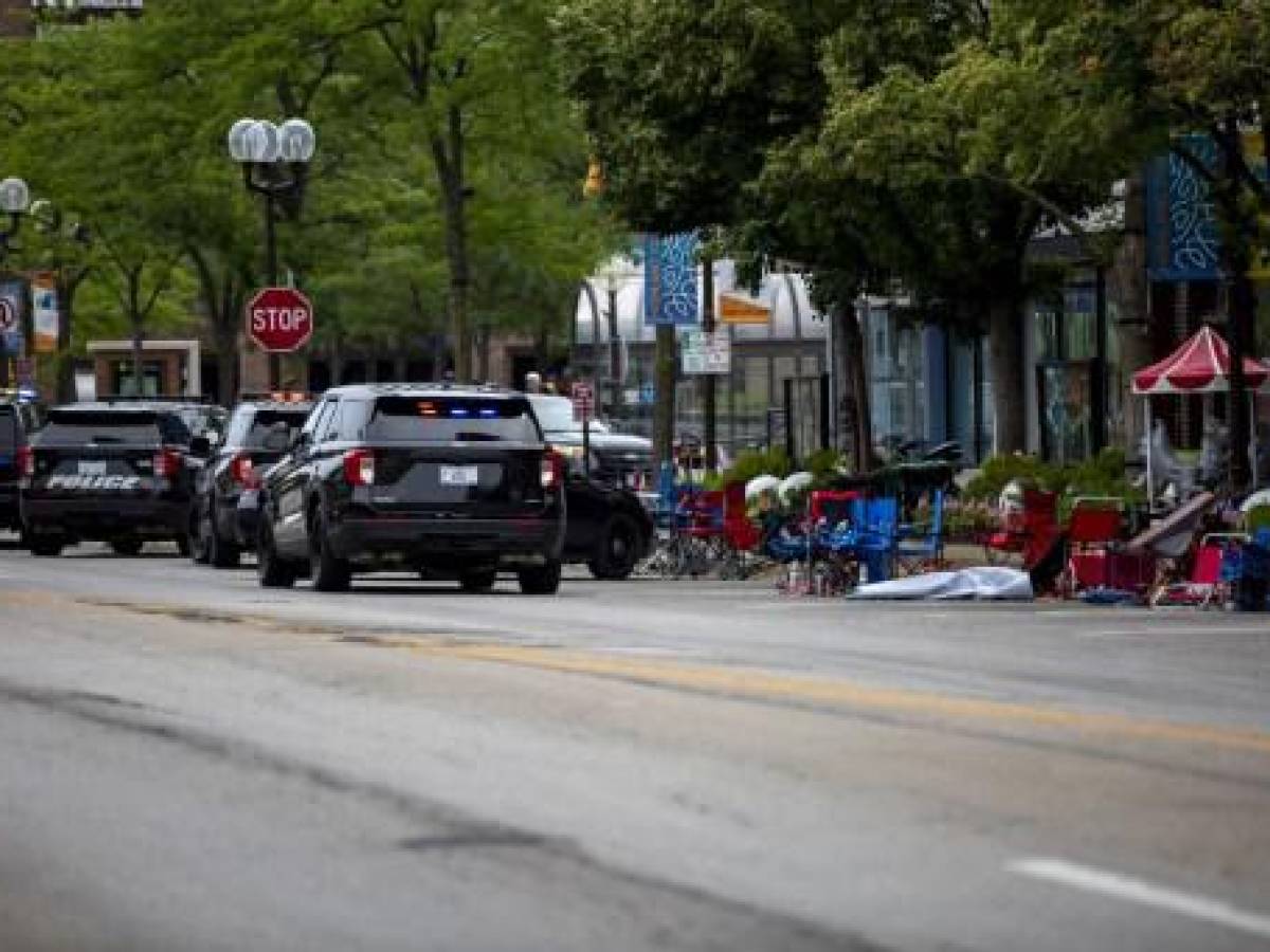 Al menos 6 muertos y 24 heridos en tiroteo en desfile del 4 de julio cerca de Chicago