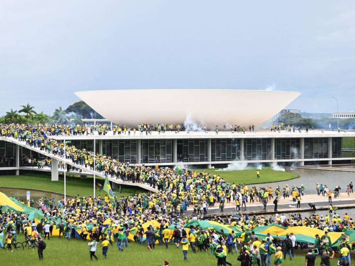 Brasil: afines a Bolsonaro invaden el Congreso, palacio presidencial y Corte Suprema
