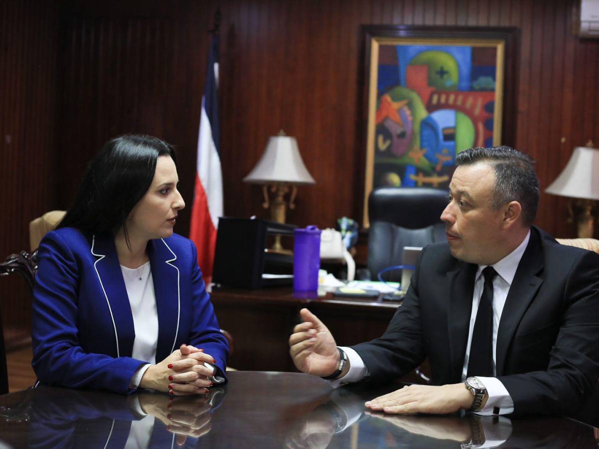 Costa Rica: Gobierno se compromete a eliminar trámites que perjudican la generación de empleo