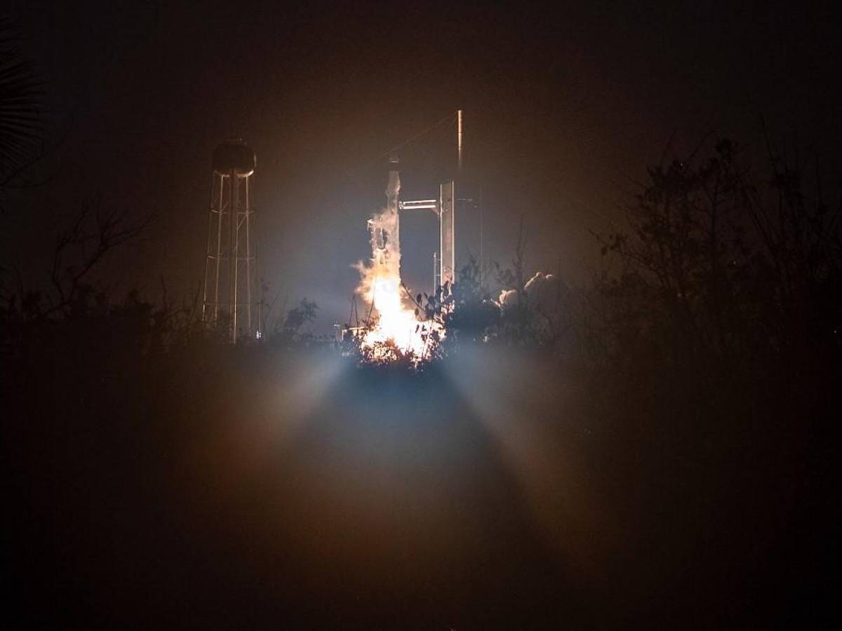 Astronautas de SpaceX Dragon entran en la Estación Espacial Internacional