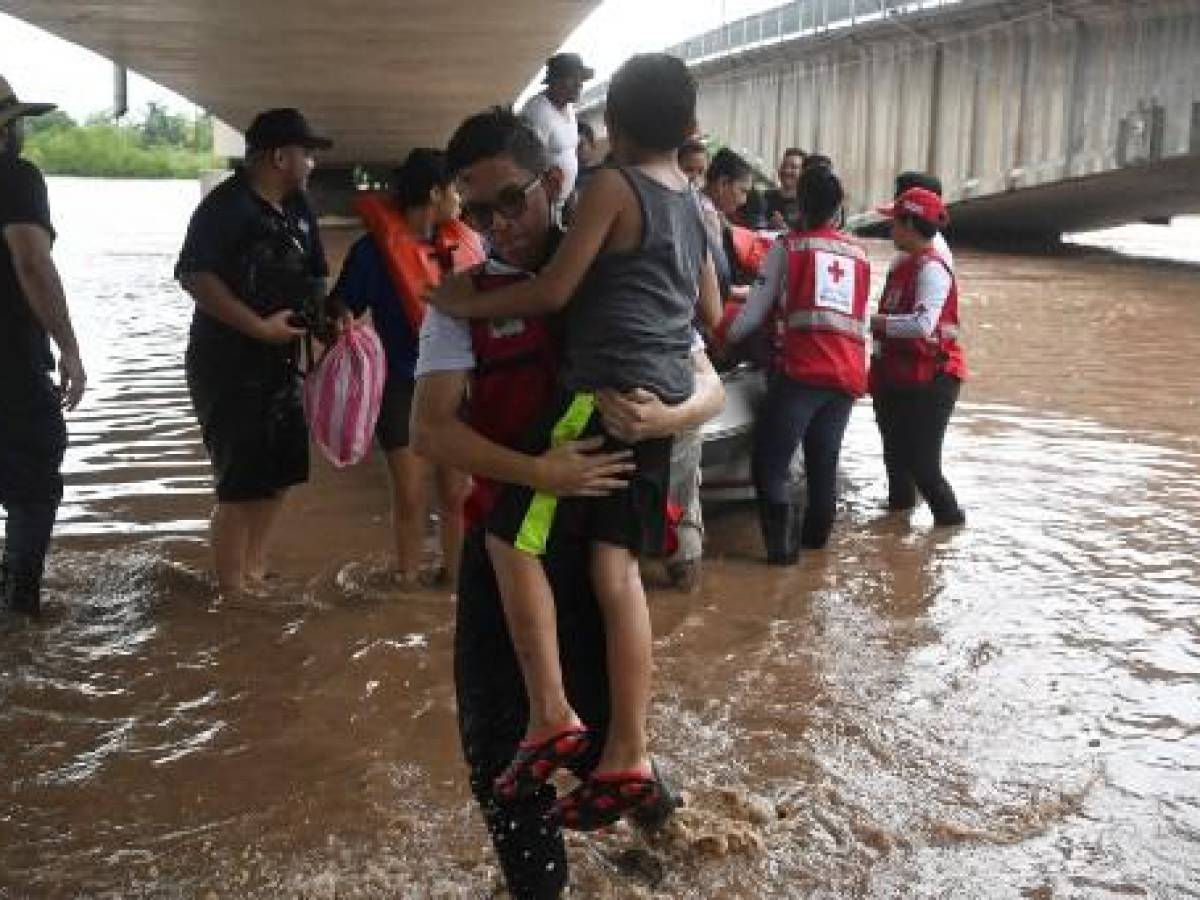 Miles de evacuados por lluvias en Honduras