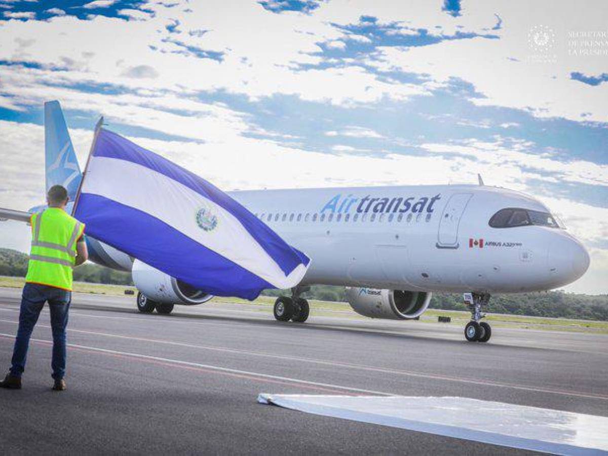 El Salvador recibe nueva aerolinea Air Transt