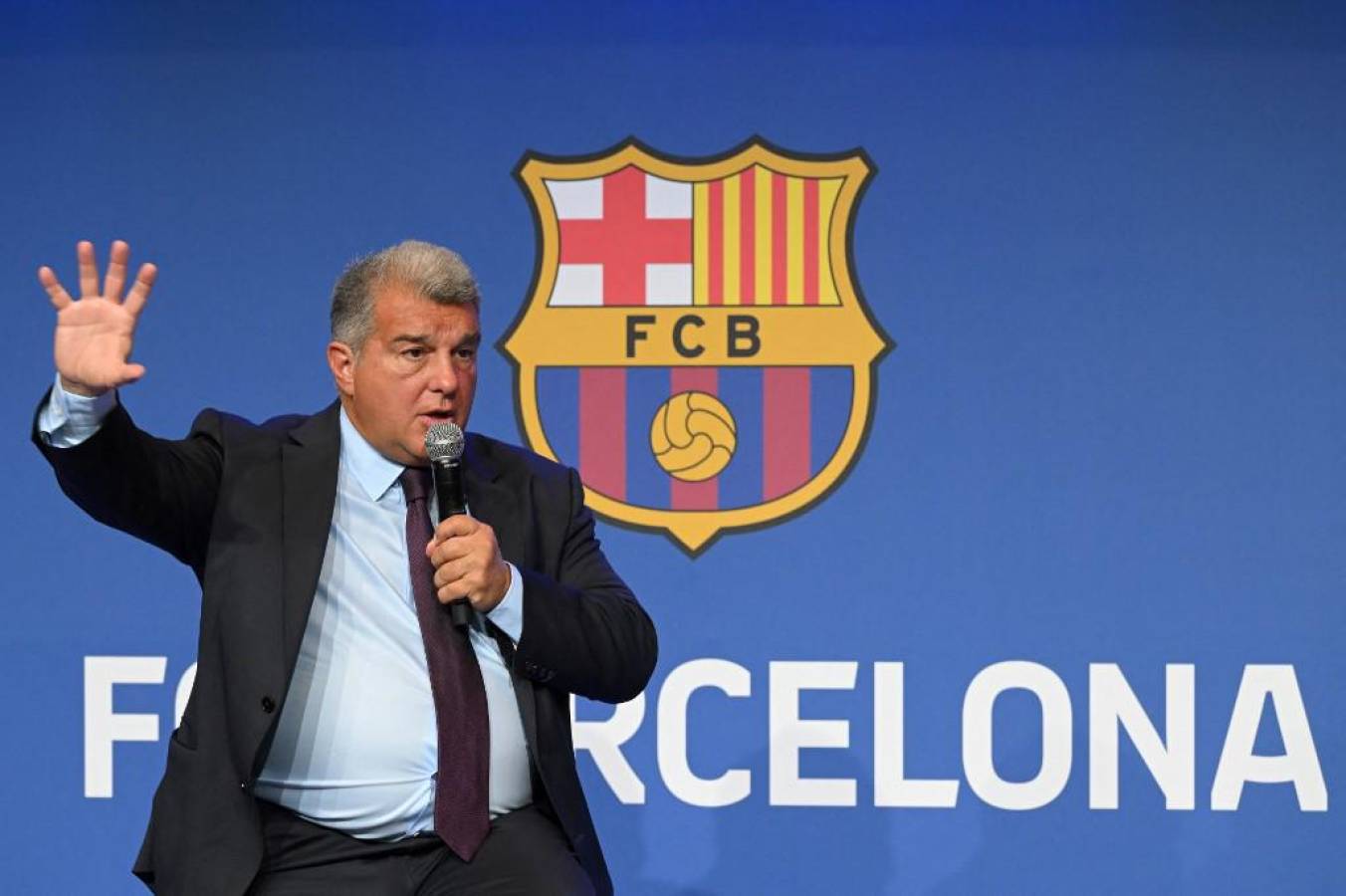 Laporta dice que el Barcelona no compró árbitros y denuncia una campaña de desprestigio