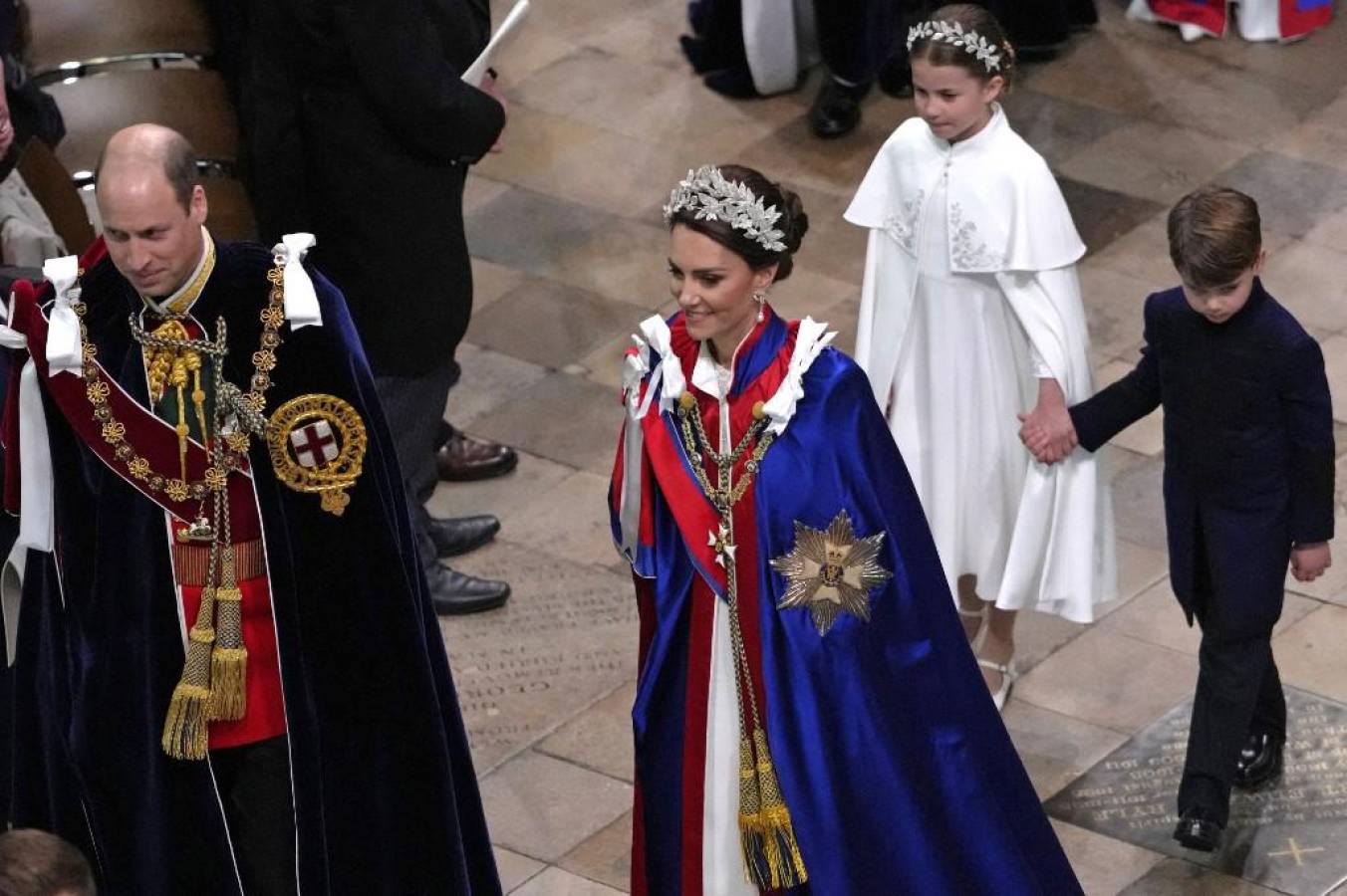 Los diseñadores británicos marcaron la moda en la coronación de Carlos III