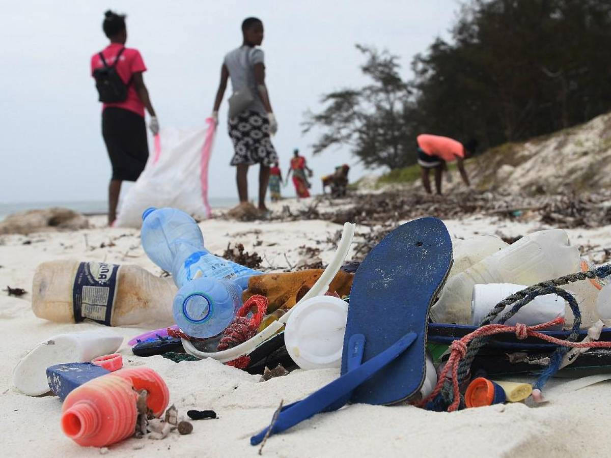 Los océanos sufren desde 2005 una marejada de plástico ‘sin precedentes’