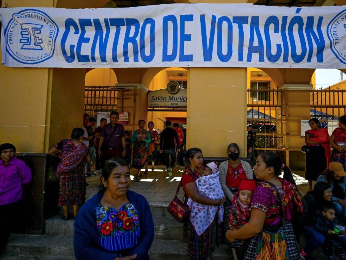 Guatemala: empieza el escrutinio del balotaje
