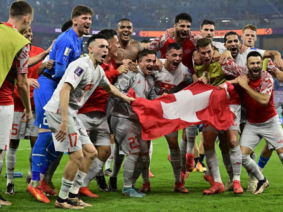Suiza derrota 3-2 a Serbia y será rival de Portugal en octavos del Mundial