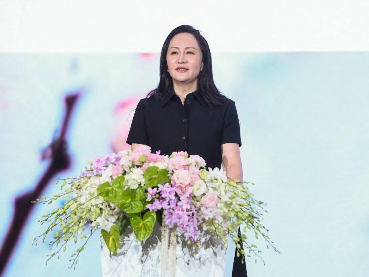 Hija del fundador de Huawei asume presidencia en ‘un momento bajo en la historia’