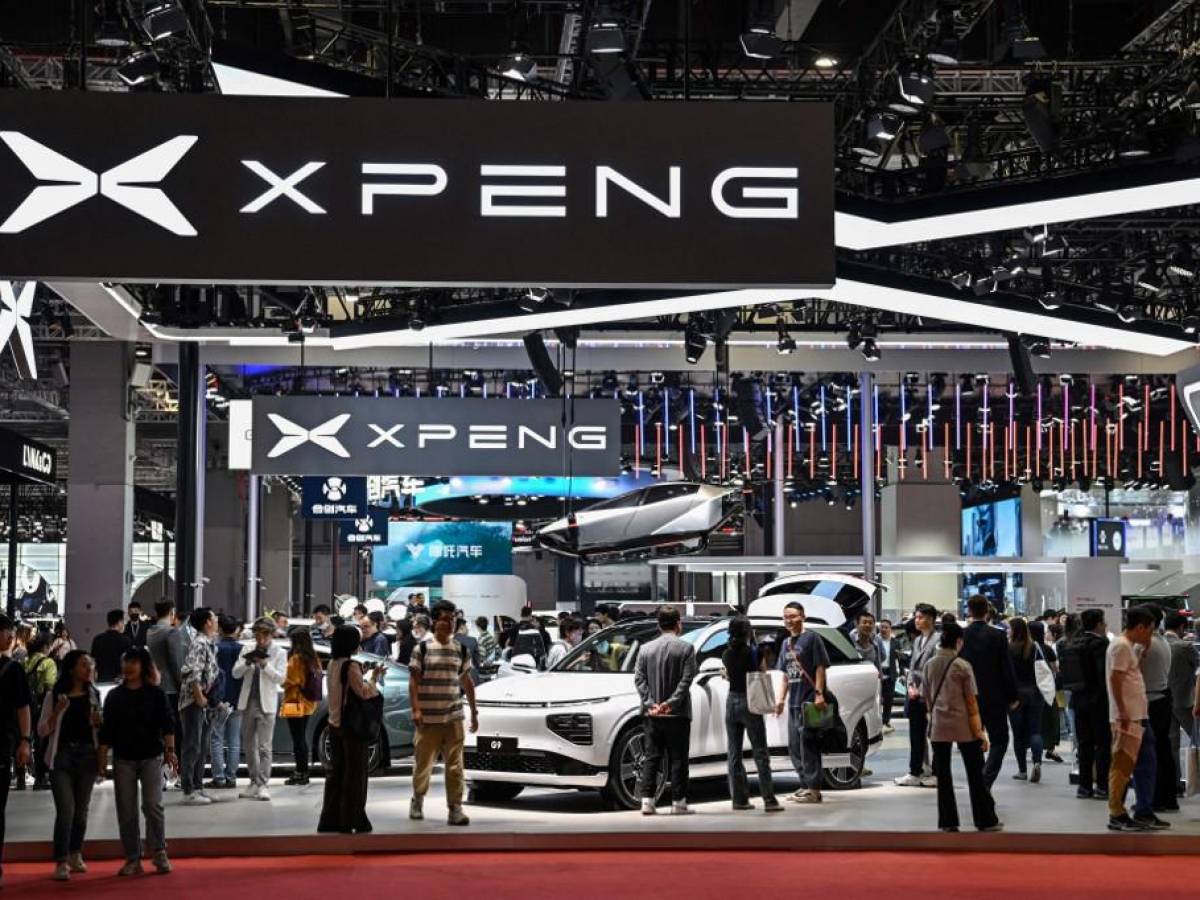 Gigante chino de vehículos eléctricos XPeng compra rival por más de US$700 millones