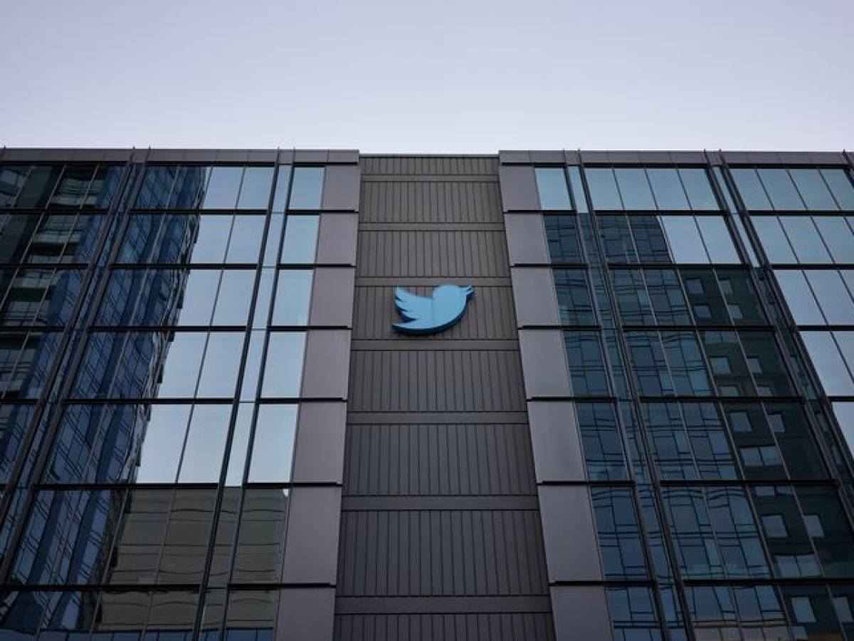 Twitter vuelve a ser acusado de violaciones legales durante despidos masivos