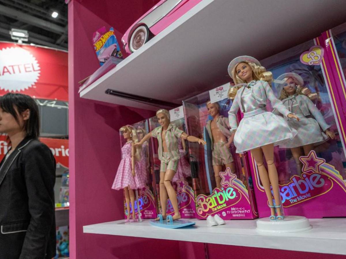 Las ganancias de Mattel suben, pero los pedidos de muñecas Barbie caen
