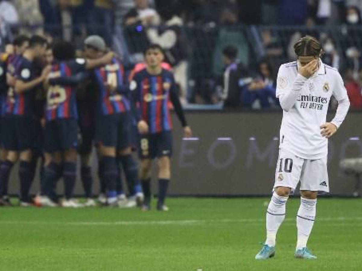 Barcelona gana la Supercopa de España goleando al Real Madrid