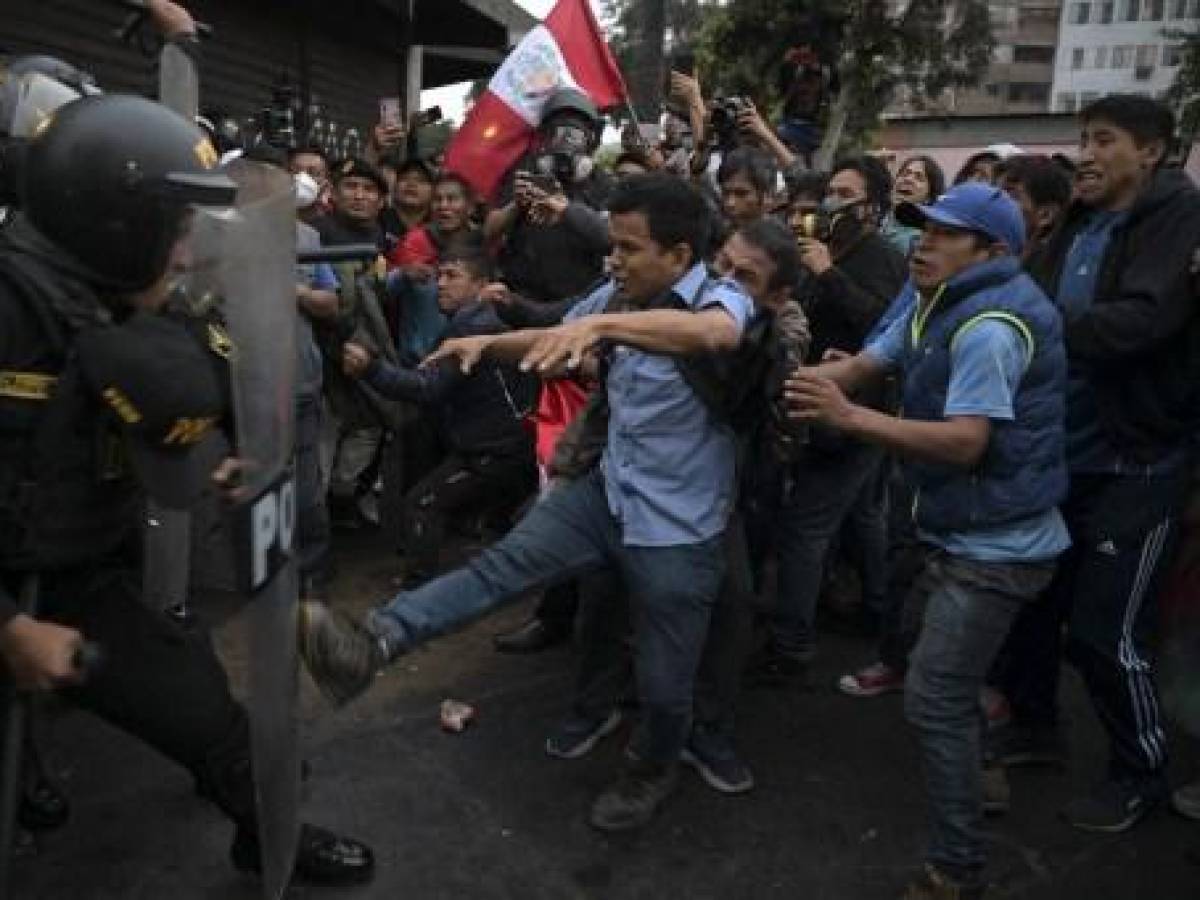 Se reinician protestas en Perú pidiendo adelanto de elecciones y renuncia de Boluarte