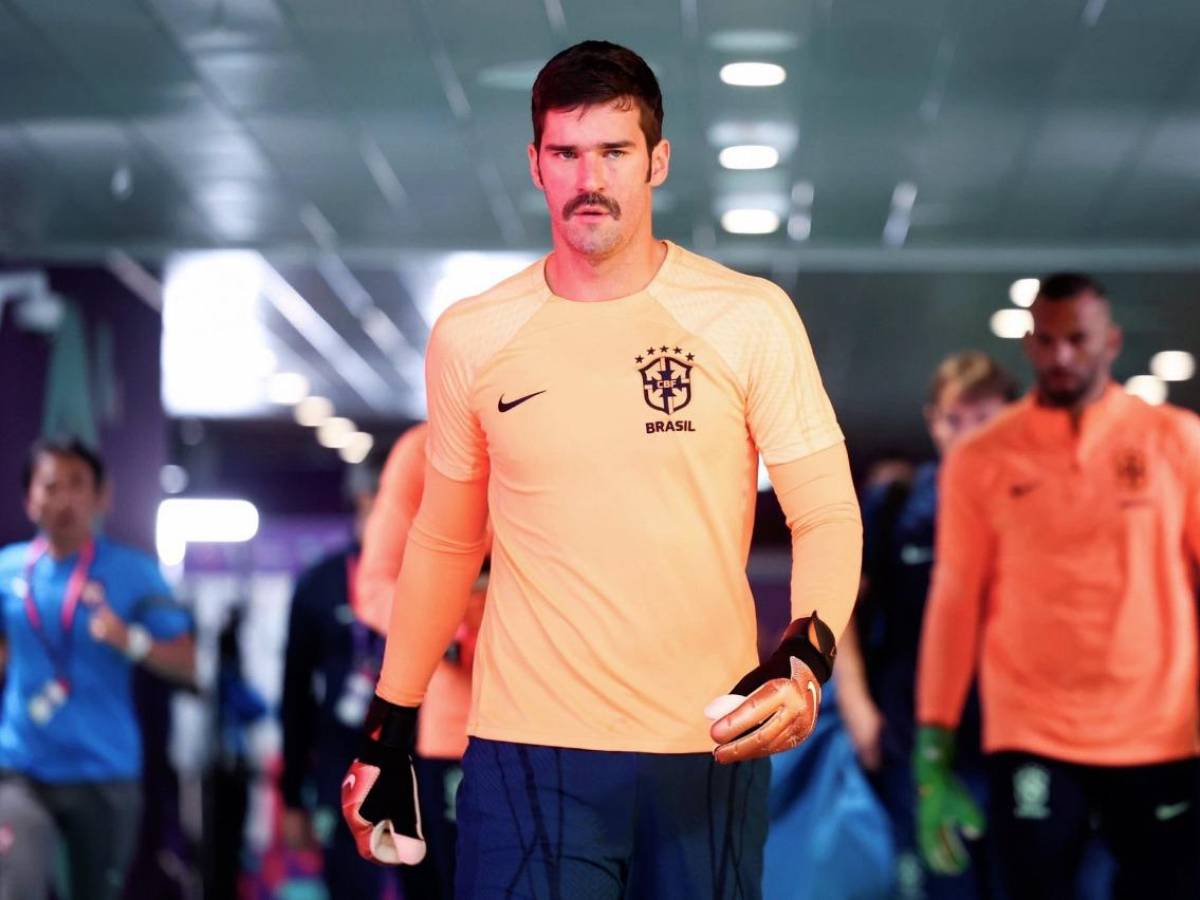 El motivo detrás del bigote que lució el arquero brasileño en su primer partido de Qatar-2022