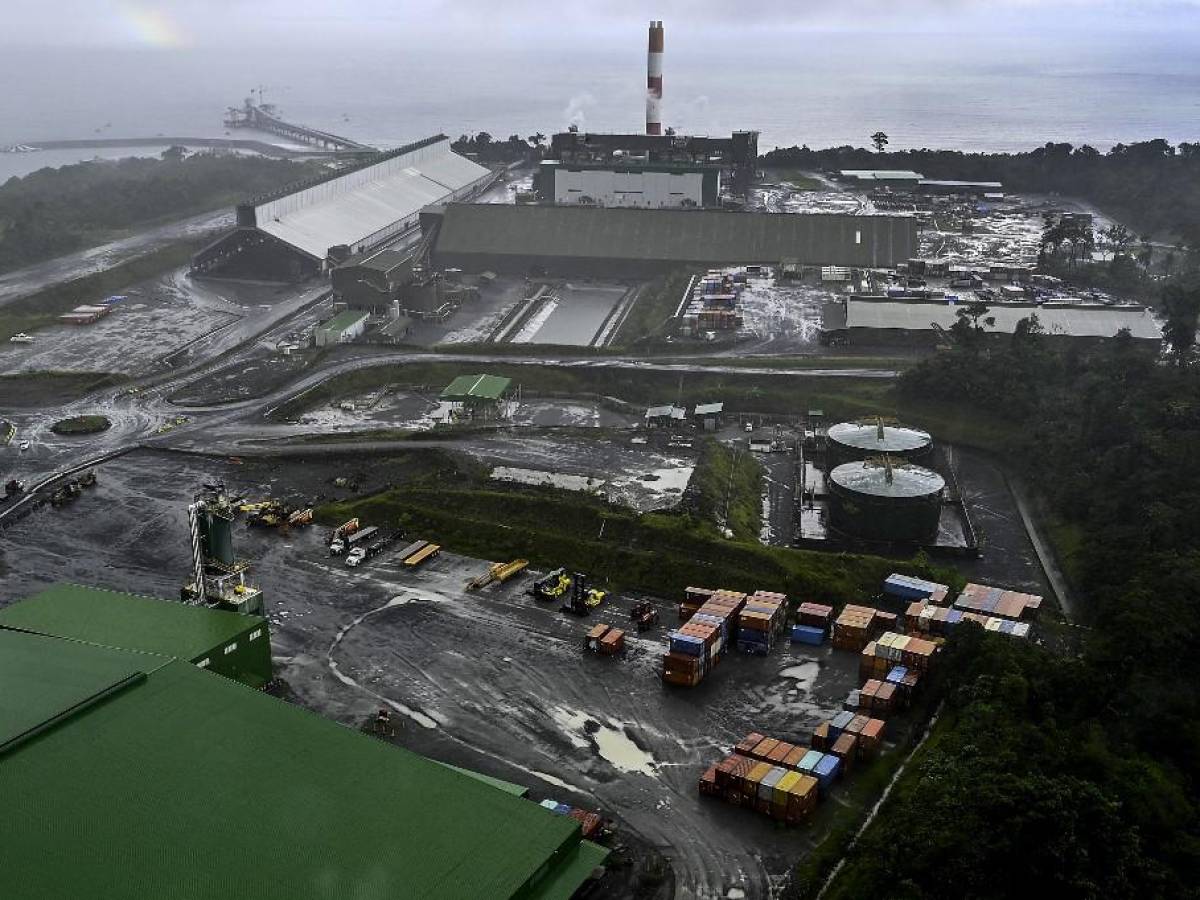 La mina que es blanco de protestas en Panamá reduce operaciones