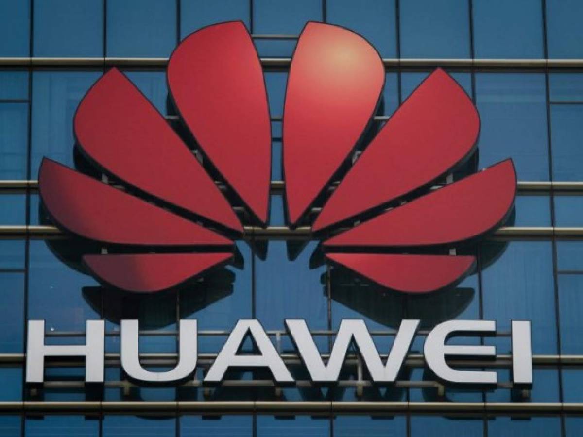 Huawei sanciona a dos empleados por haber tuiteado con un iPhone