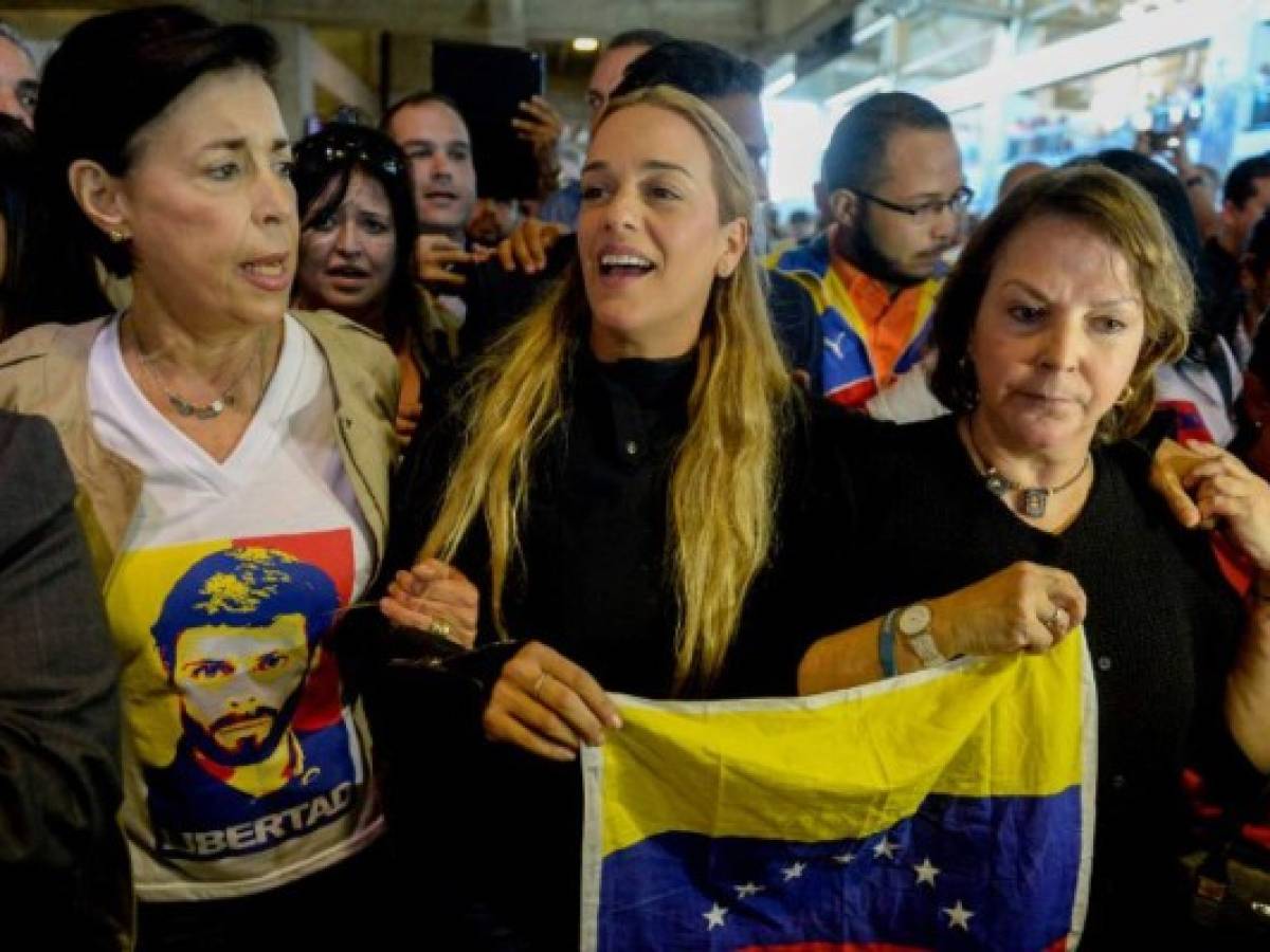 Cientos marchan en Caracas para exigir liberación de opositor Leopoldo López