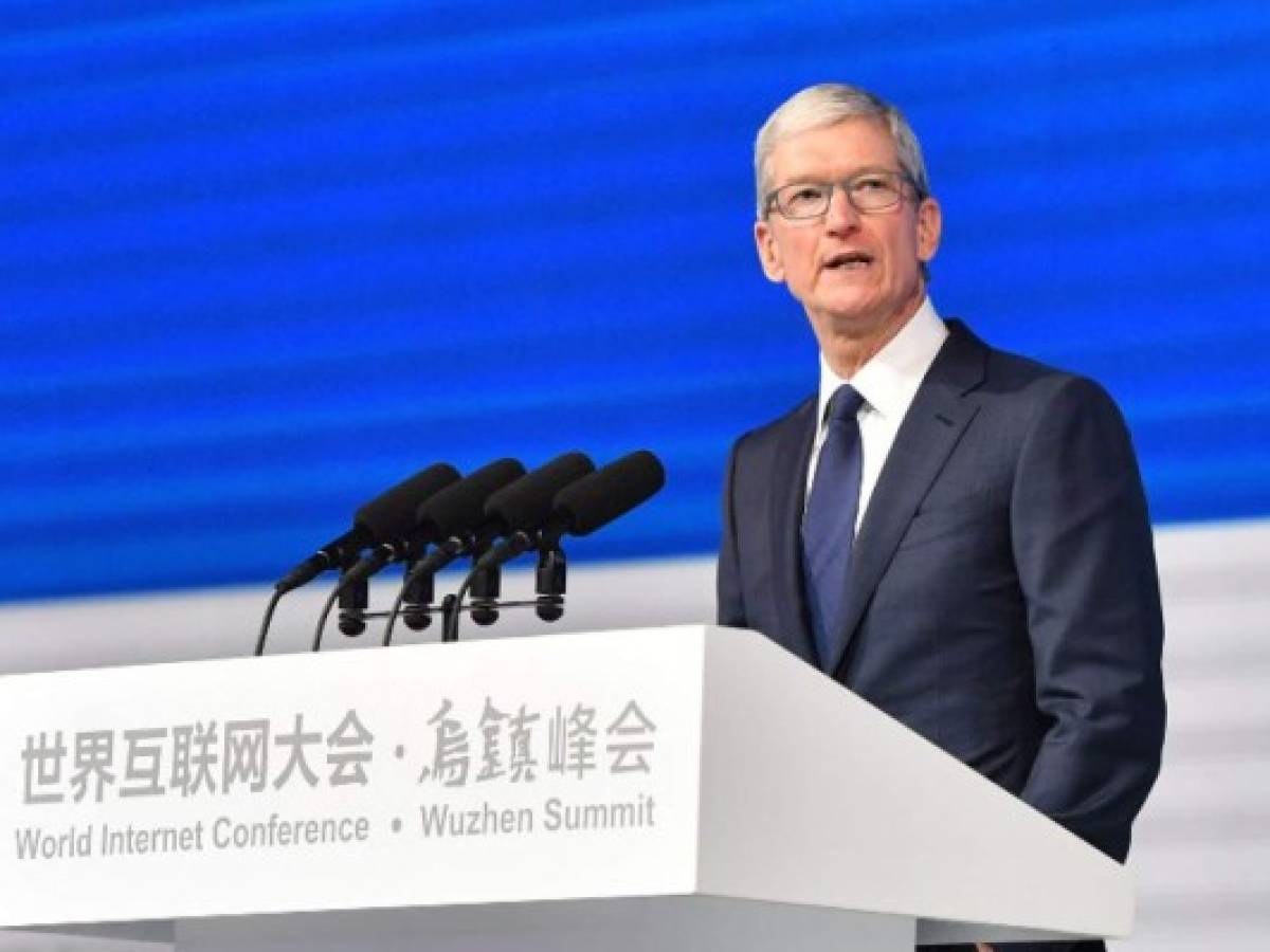 Tim Cook, de Apple, pide calma a China y EEUU