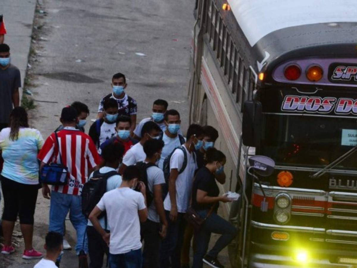 Sale de Honduras primera caravana migrante de 2021, Guatemala en estado de prevención