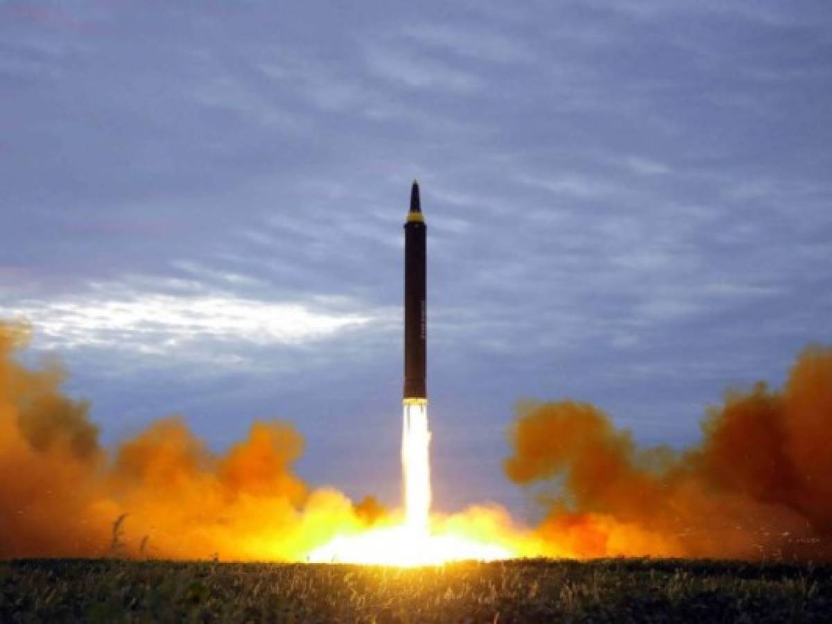 Corea del Norte prepara nuevo lanzamiento de misil, advierte Seúl