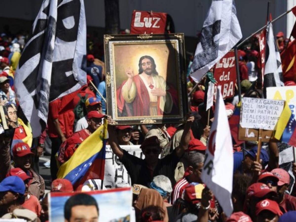 Venezuela : Guaidó echó a andar 'fase definitiva' contra Maduro y él pide diálogo