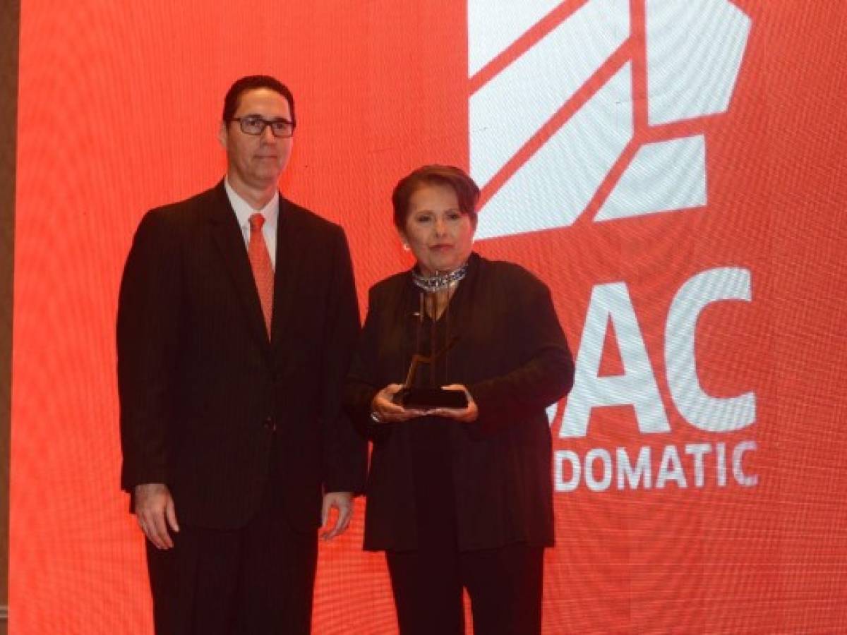 Zoila Haydée Ramírez de Campos es la 'Empresaria del año” 2017 en El Salvador