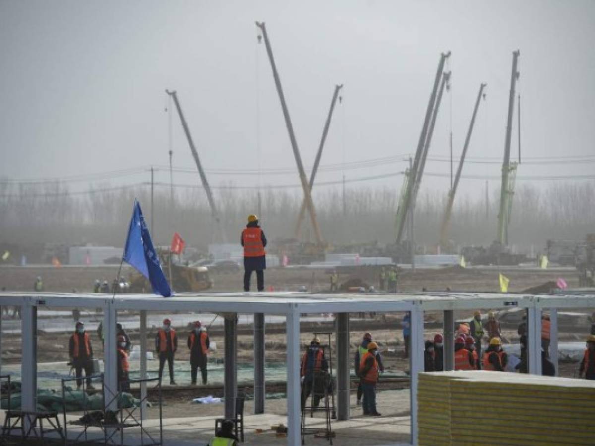 Una ciudad china construye enorme centro de cuarentena contra el covid-19