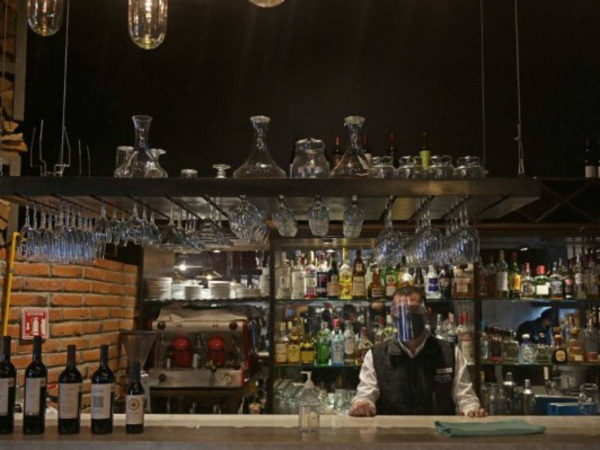Restaurantes en Ciudad de México desafían cierre de actividades por covid-19