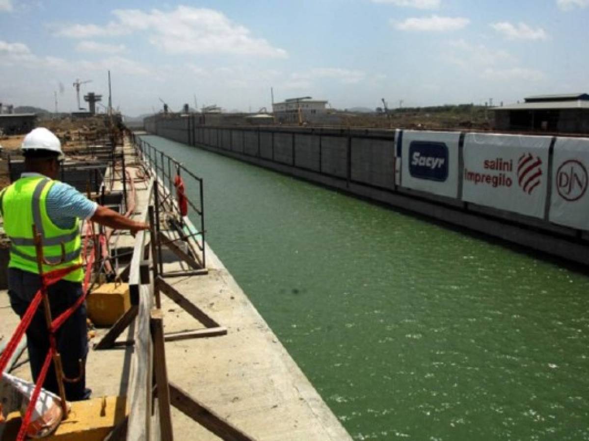 Huelga en construcción paraliza (otra vez) ampliación del Canal de Panamá