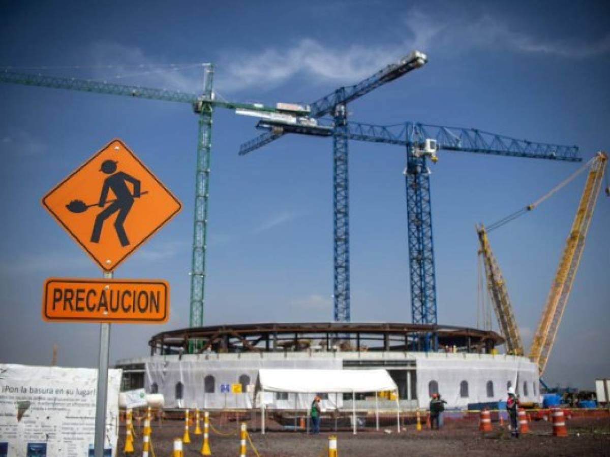 México: López Obrador defiende cancelación de millonario aeropuerto en Texcoco