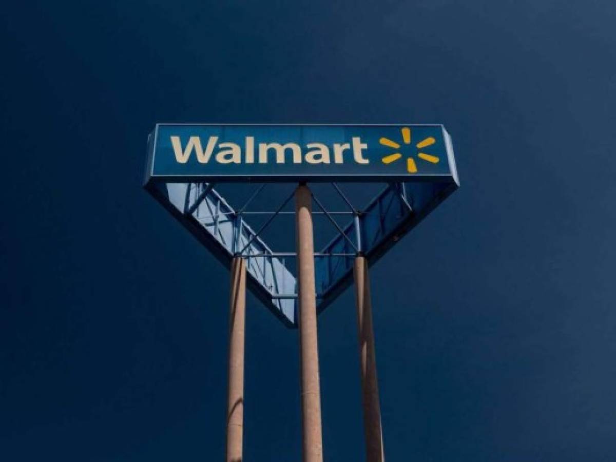California demanda a Walmart por arrojar desechos tóxicos ilegalmente