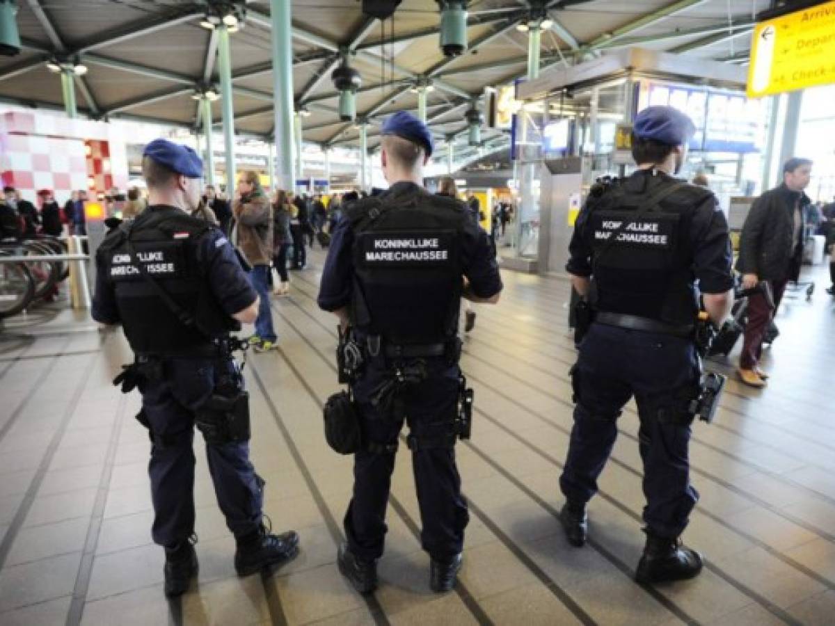 Al menos 21 muertos en atentados en el aeropuerto y metro de Bruselas