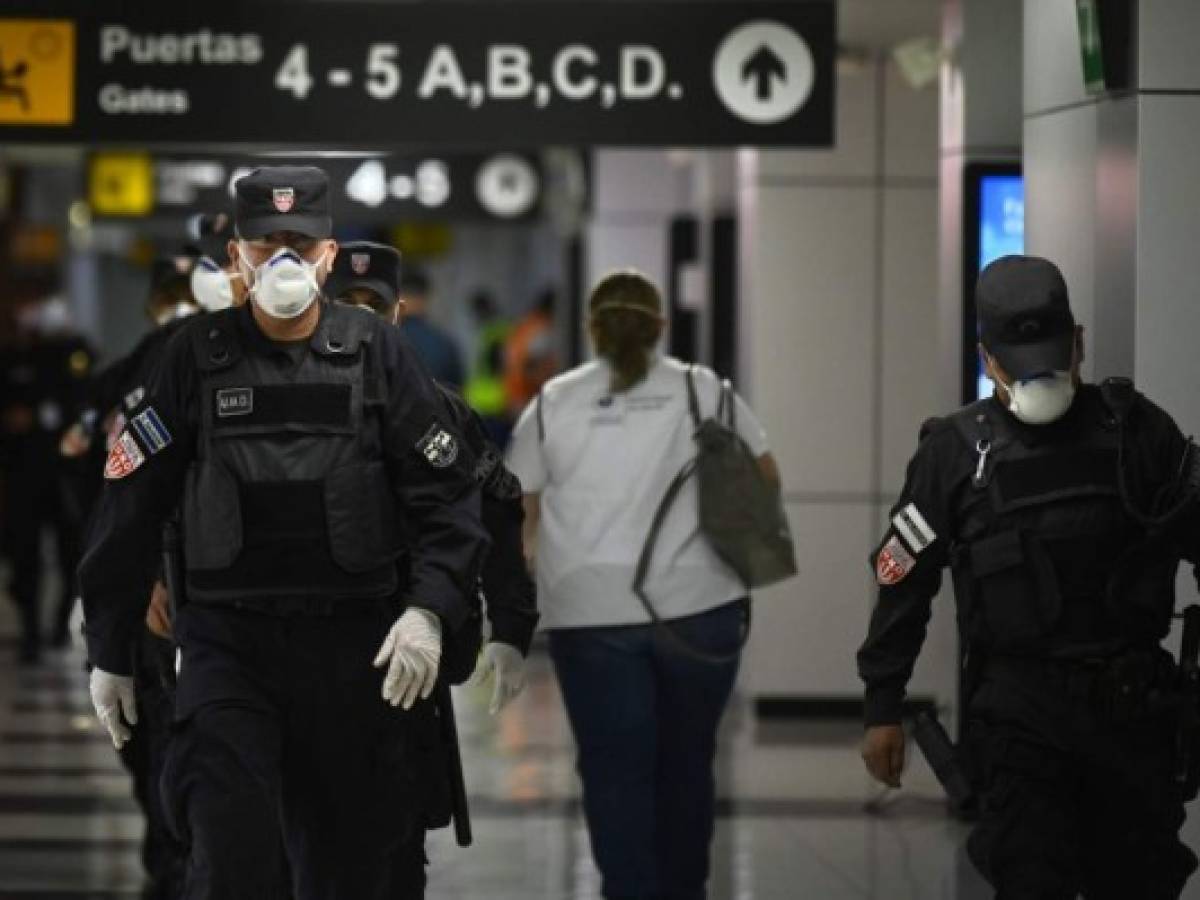El Salvador: Ordenan castigar exigencia de test de covid 19 para ingresar al país