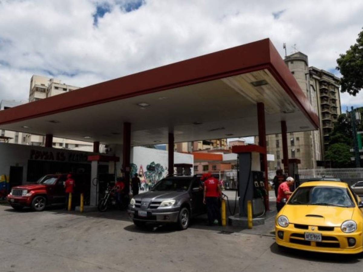 Venezuela inicia el racionamiento para la venta de gasolina