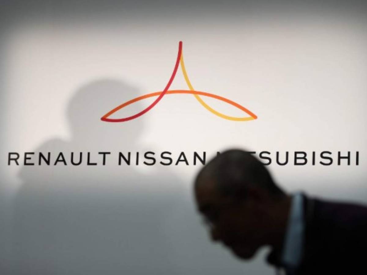 Nissan y Renault retomarán el diálogo de fusión en un año