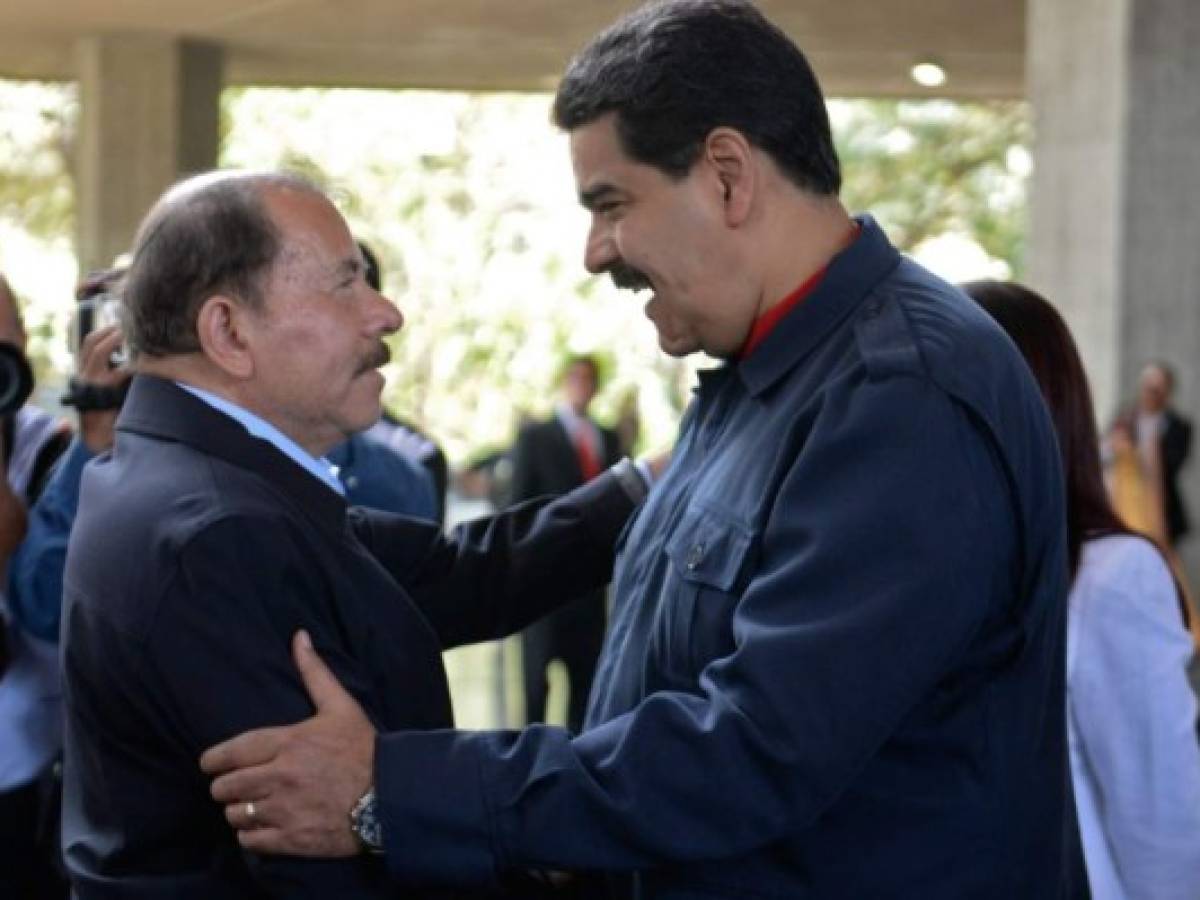 Ortega, entre los últimos 'bastones', que sostienen a Maduro