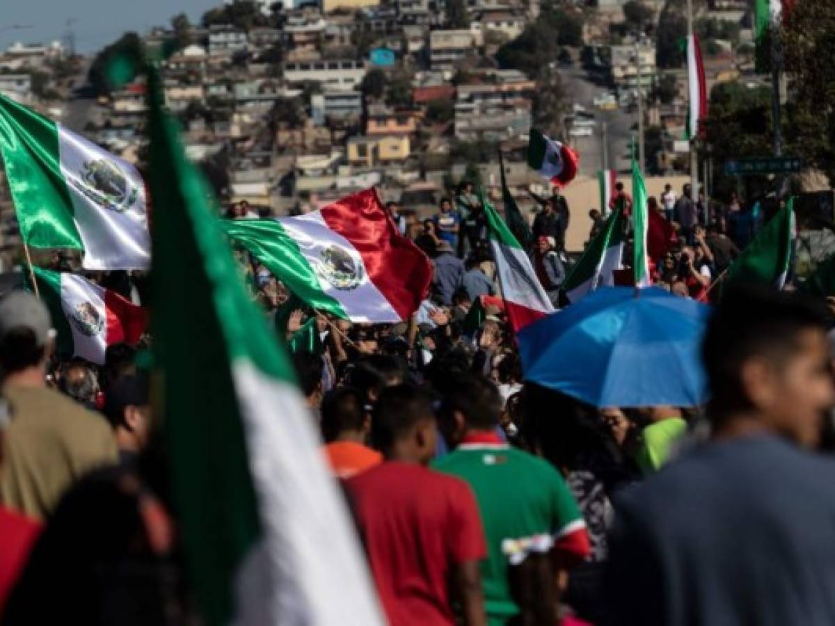 Protestas pro y contra caravana migrante en frontera México-EEUU