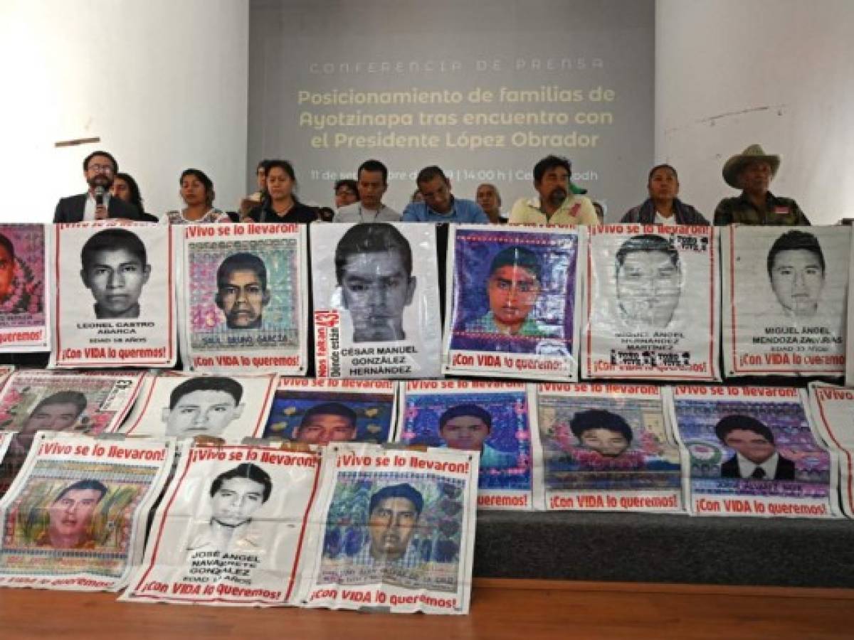 México: Empezará desde 'cero' investigación de 43 estudiantes desaparecidos en Ayotzinapa