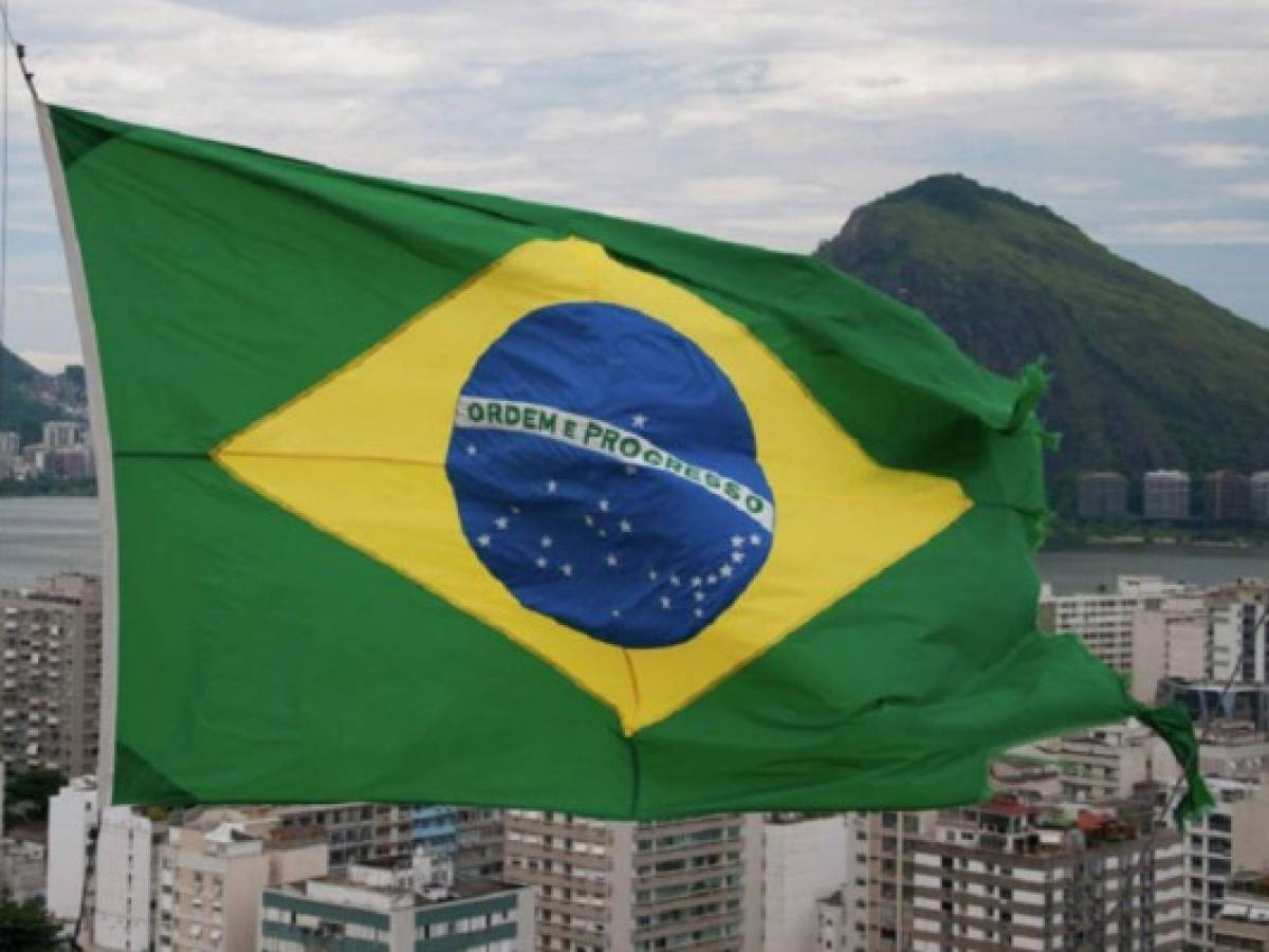 PIB de Brasil se contrae -0,3 % (-5,4 % en un año)