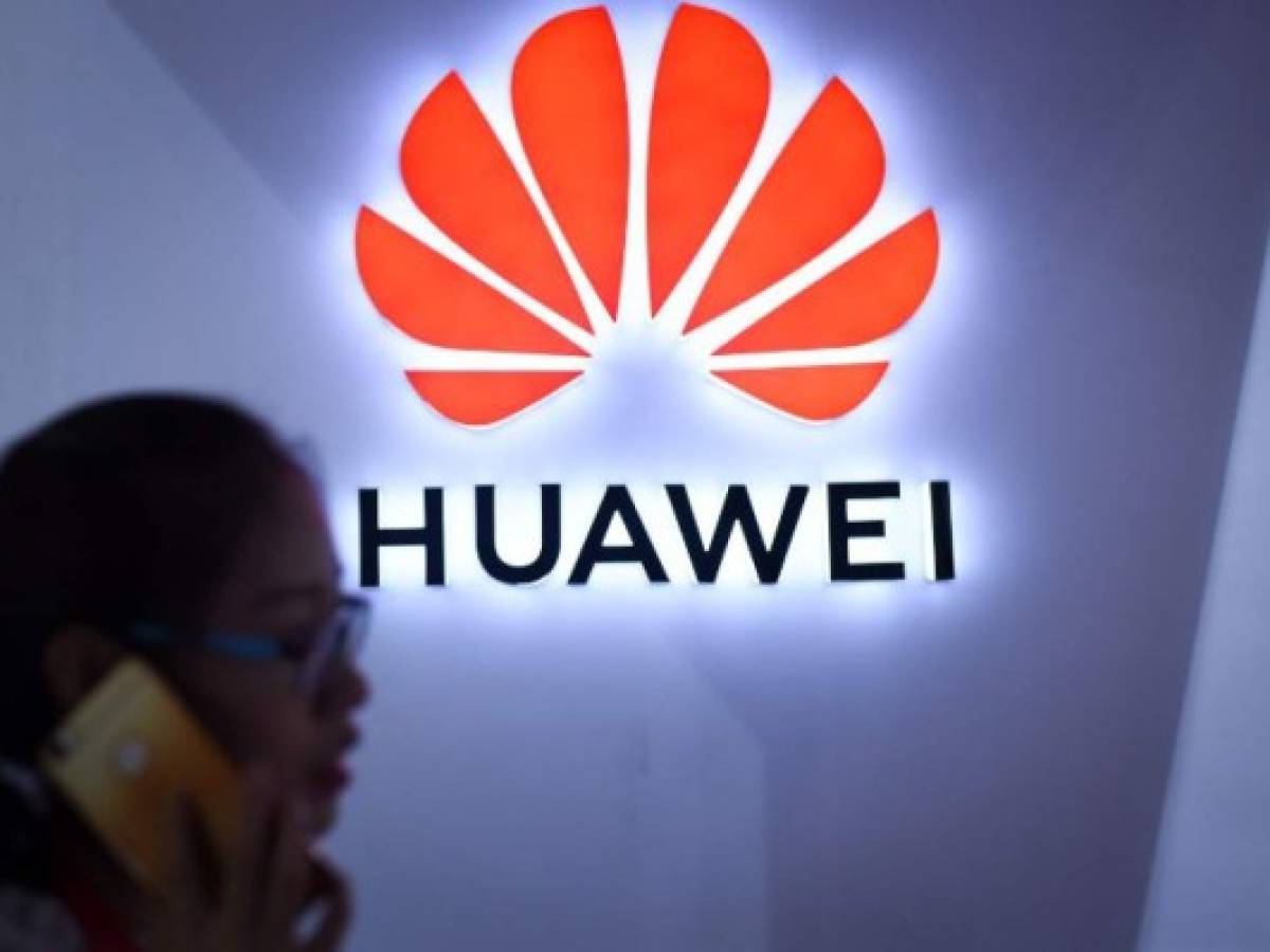 Ventas mundiales de teléfonos Huawei cayeron un 40% este año