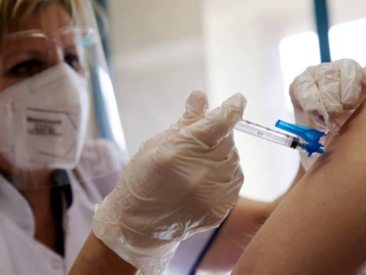 OMS insta a cesar los 'acuerdos bilaterales' con laboratorios para vacuna anti-covid-19
