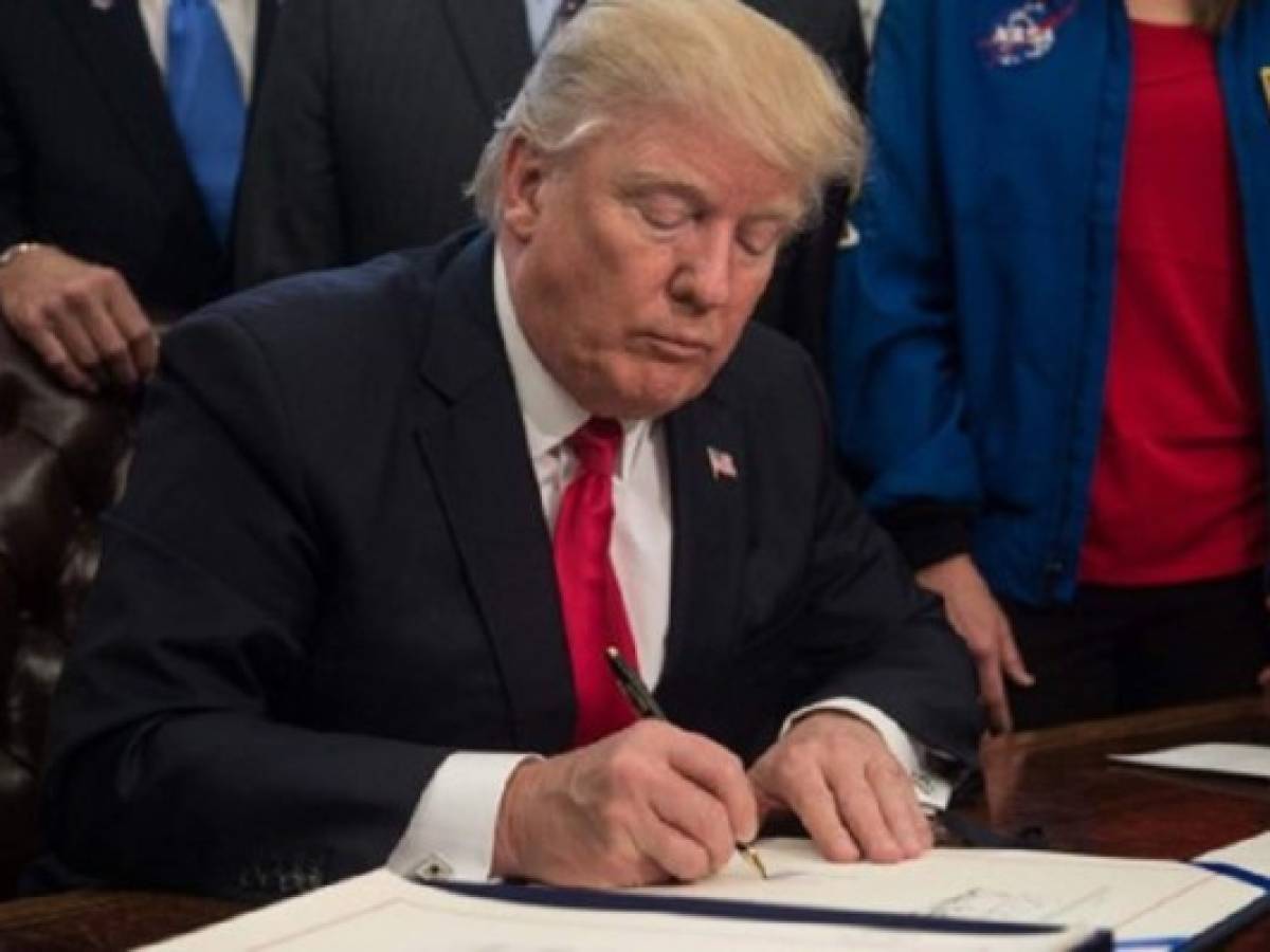 El futuro de miles de jóvenes de EEUU depende de una firma de Trump