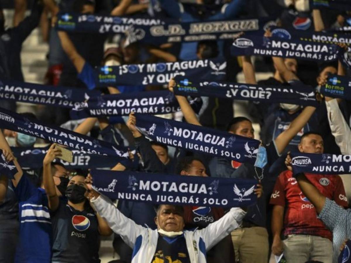 Barras de fútbol de Honduras pactan la paz en los estadios