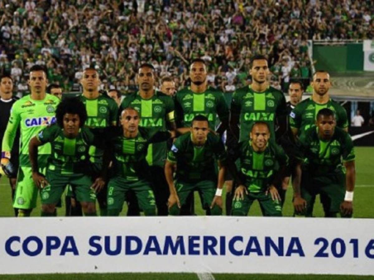 76 muertos por accidente de avión con equipo de fútbol Chapecoense en Colombia