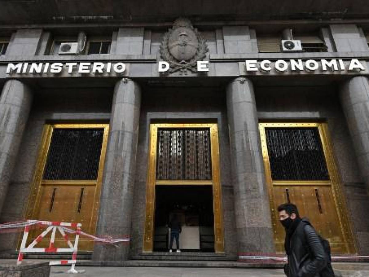 Argentina enfrenta un ambiente económico adverso con nueva ministra de Economía